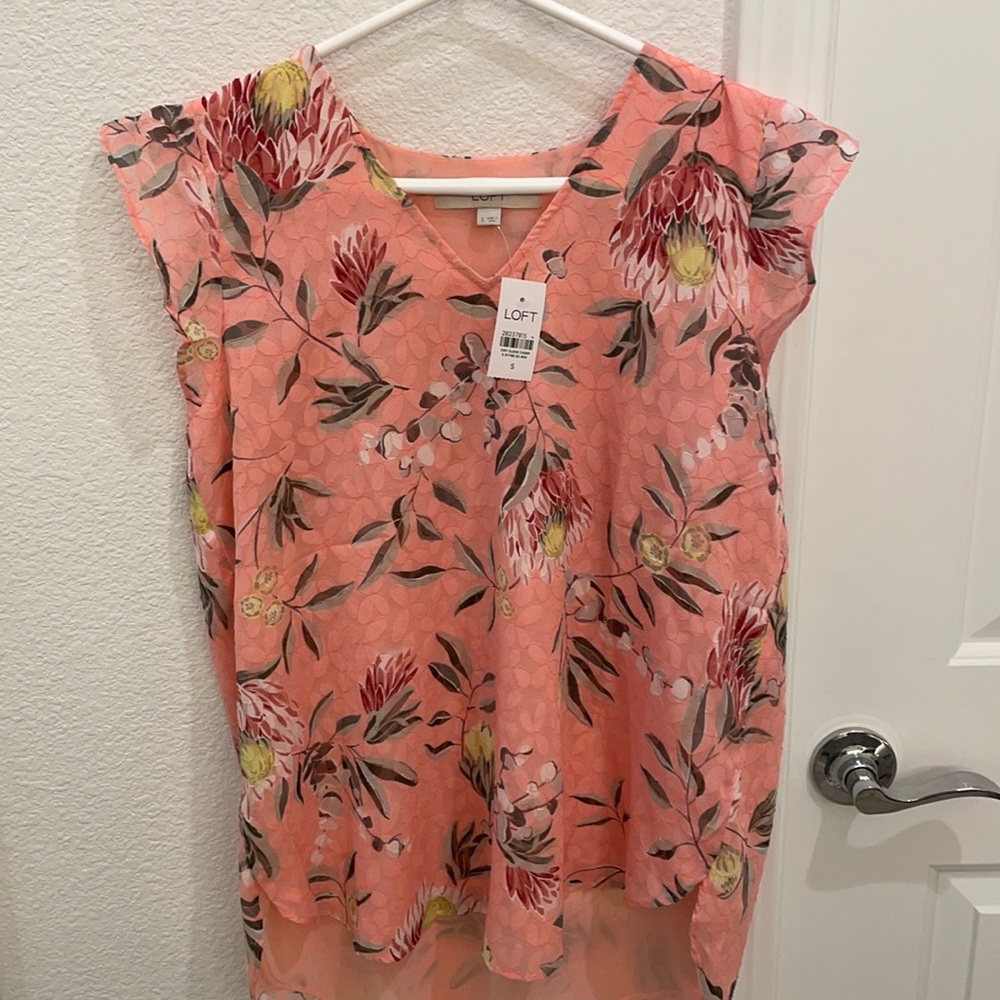 NWT loft sleeveless blouse. Size Small